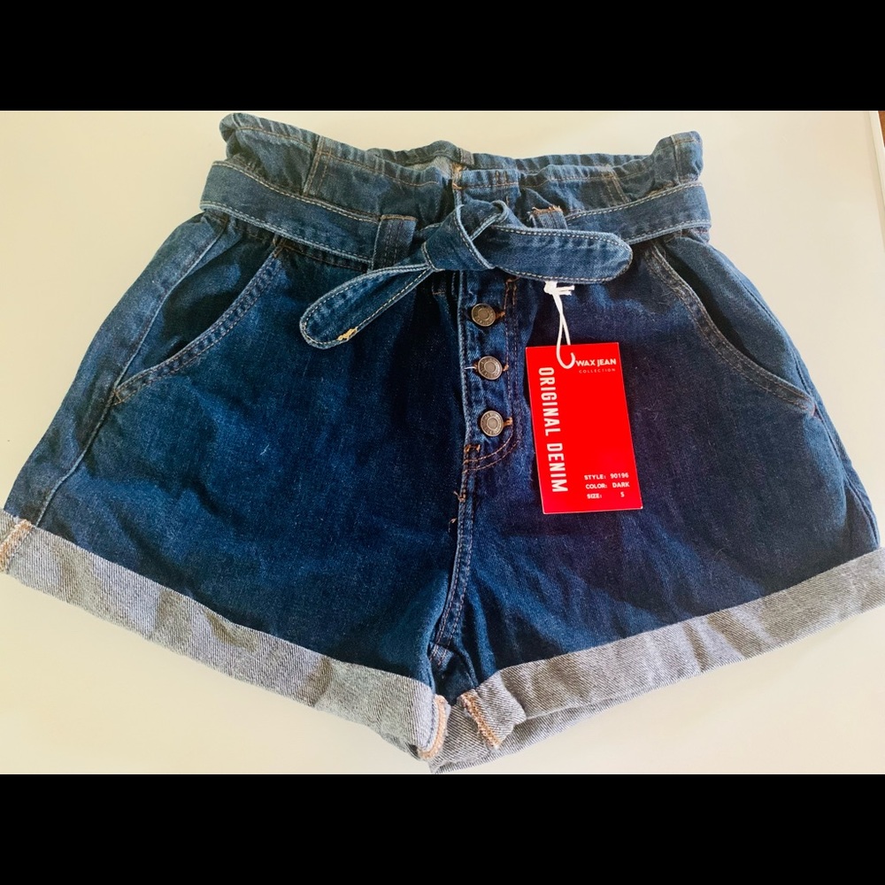 NWT! High Waisted 5 Button Shorts W/Tie Strap.